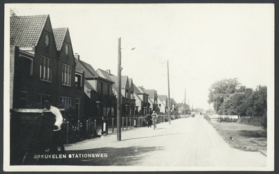 17187 Gezicht op de Stationsweg te Breukelen.